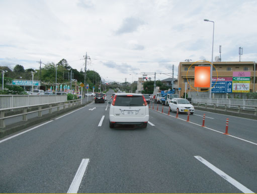 千葉県成田市・ 郷部大橋体育館入口交差点付近